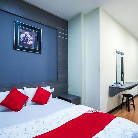 Capital O 812 Hotel Smc Seksyen 13 莎阿南 外观 照片