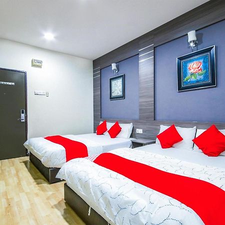 Capital O 812 Hotel Smc Seksyen 13 莎阿南 外观 照片