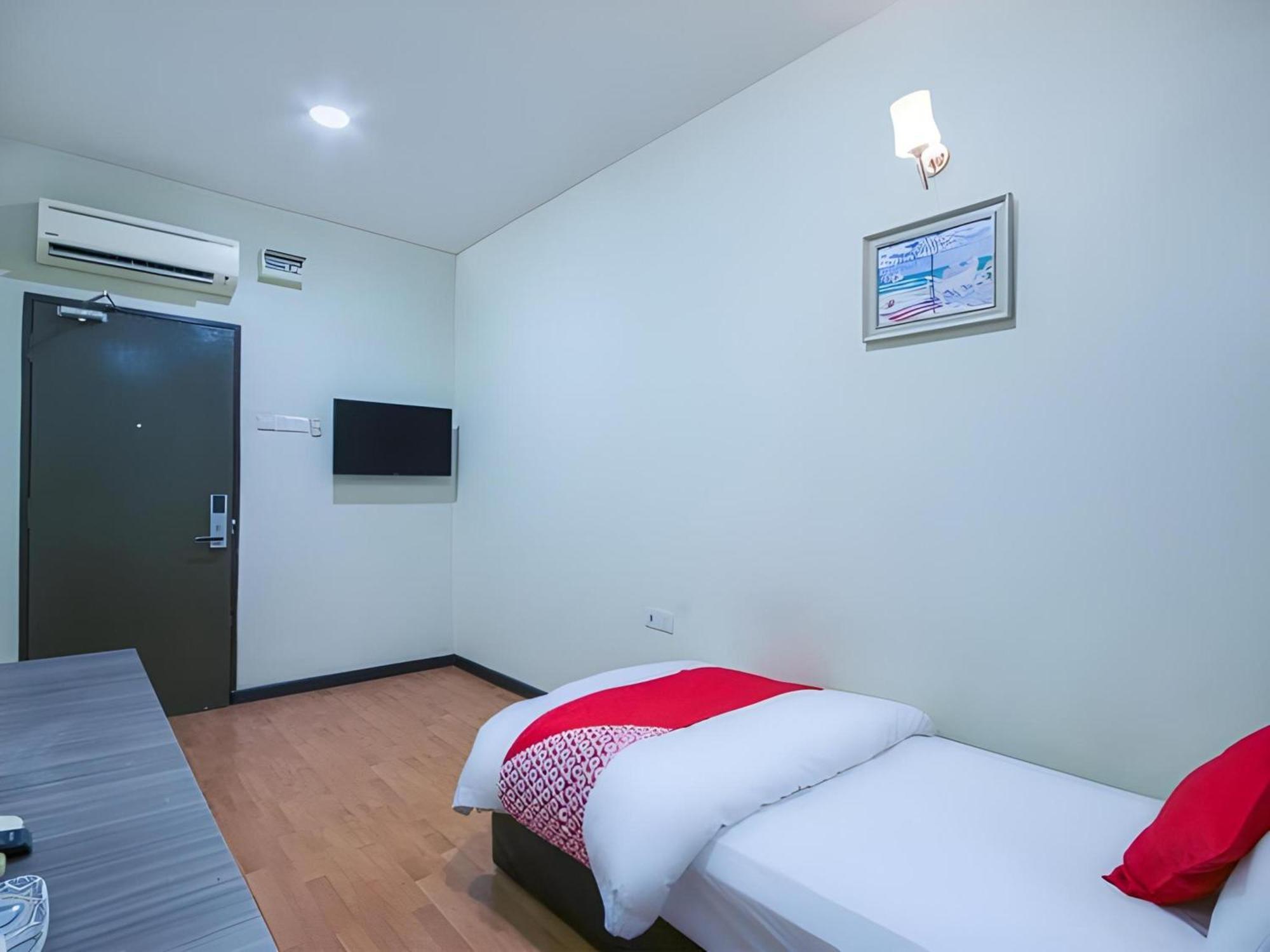 Capital O 812 Hotel Smc Seksyen 13 莎阿南 外观 照片