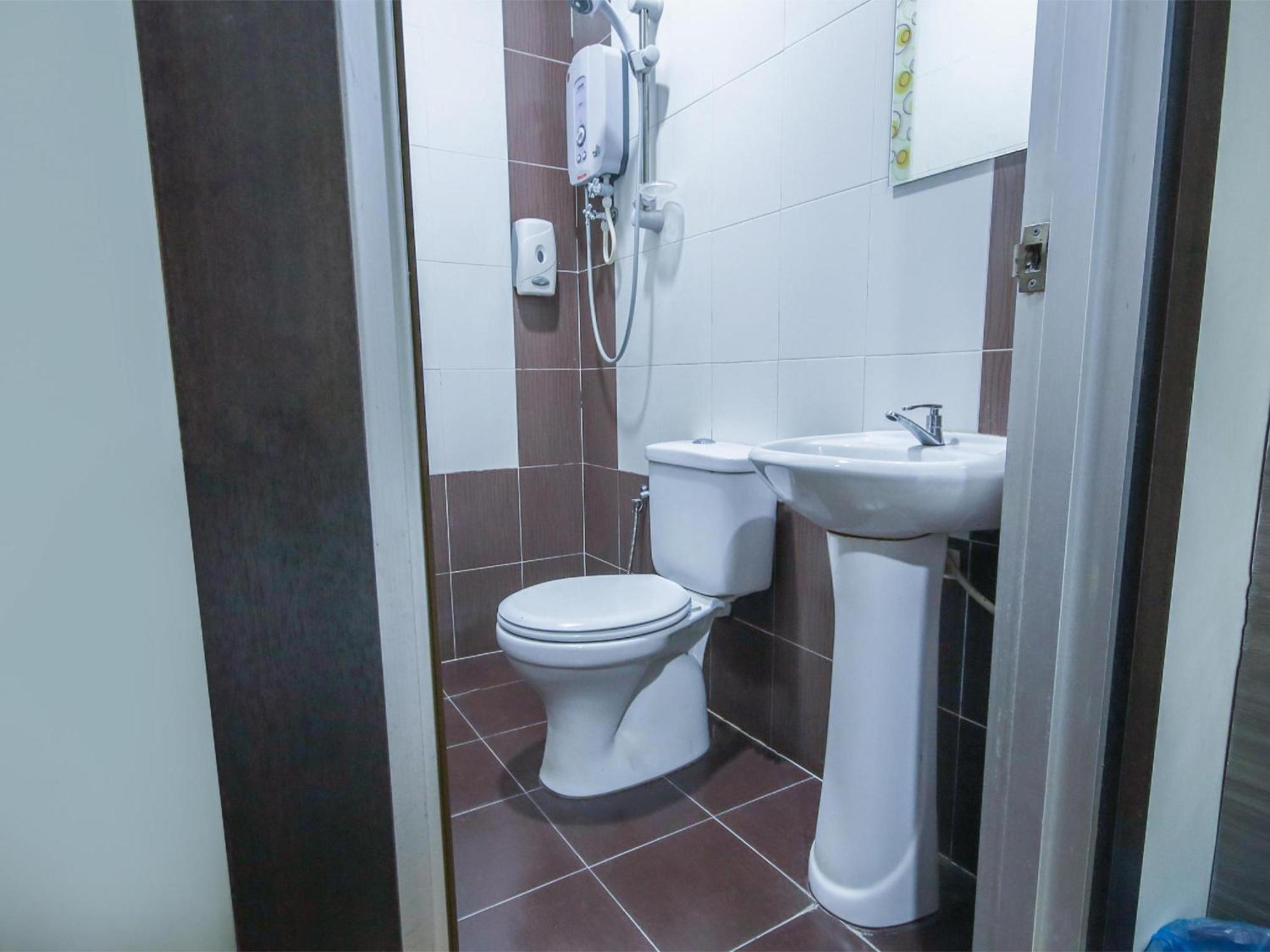 Capital O 812 Hotel Smc Seksyen 13 莎阿南 外观 照片