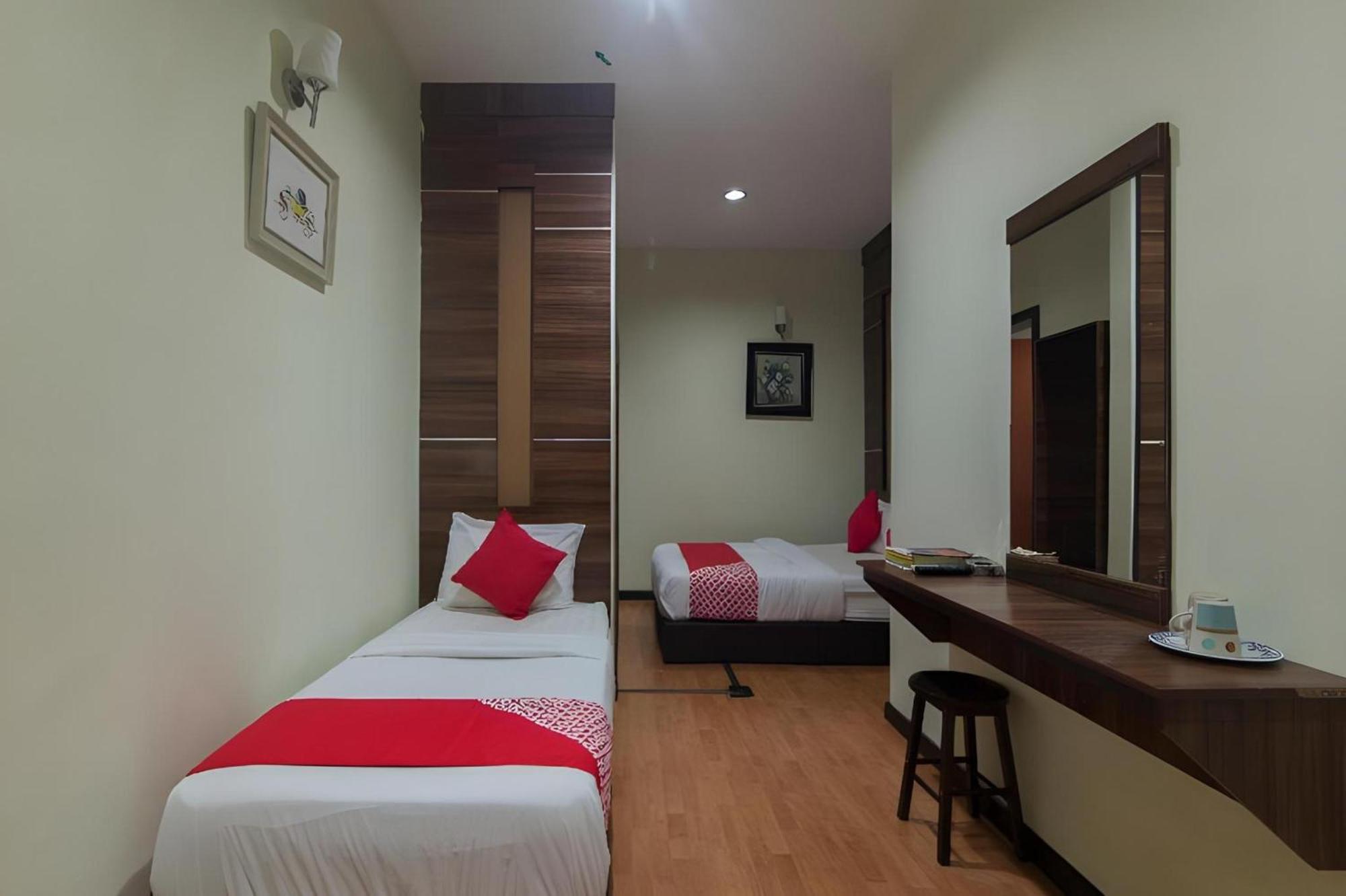 Capital O 812 Hotel Smc Seksyen 13 莎阿南 外观 照片