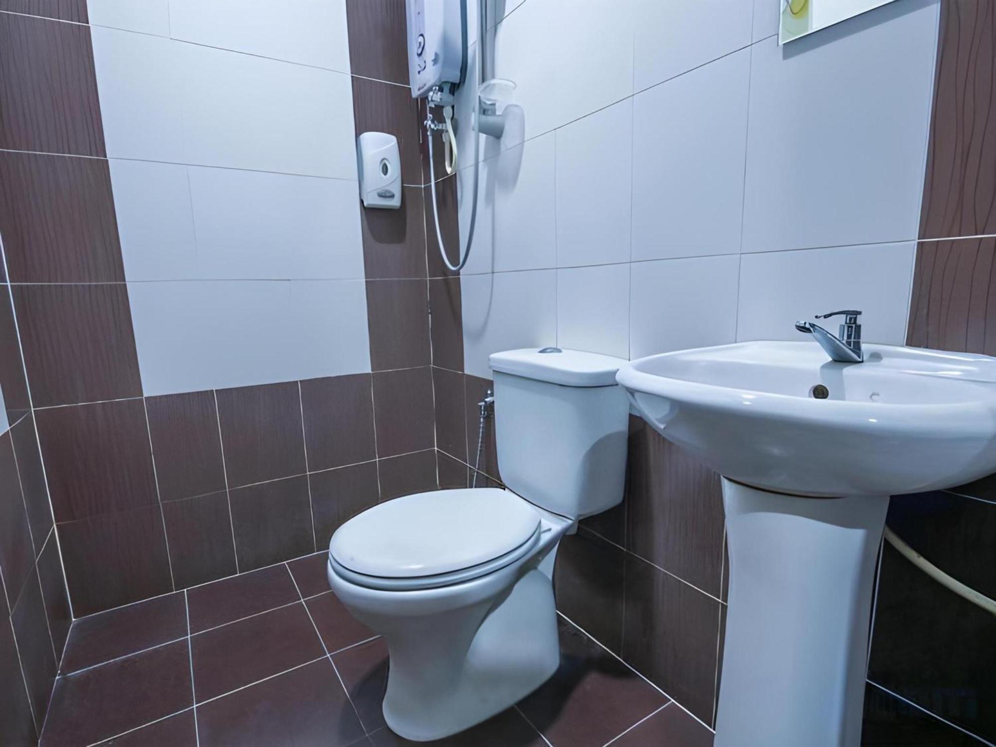 Capital O 812 Hotel Smc Seksyen 13 莎阿南 外观 照片