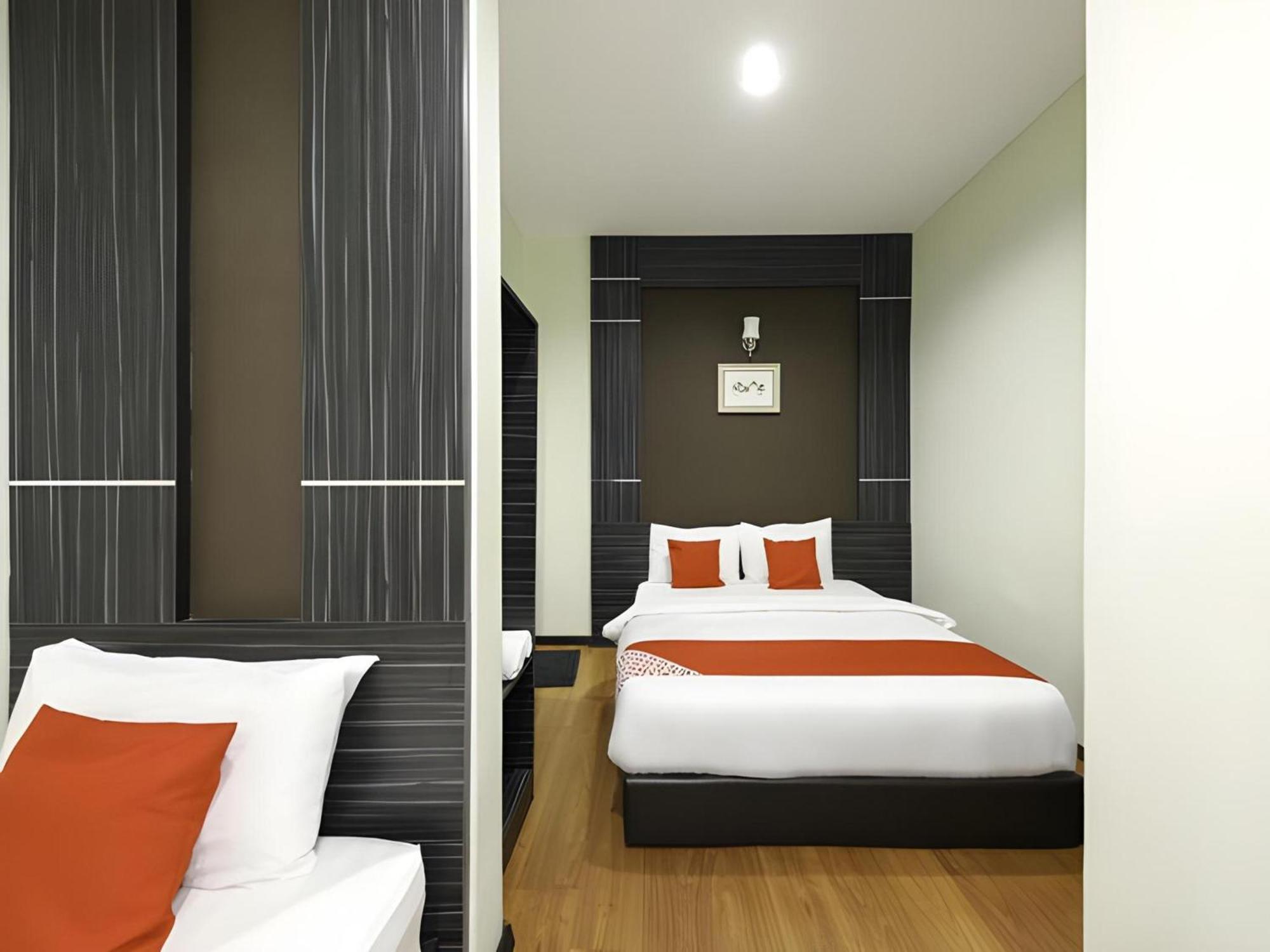 Capital O 812 Hotel Smc Seksyen 13 莎阿南 外观 照片