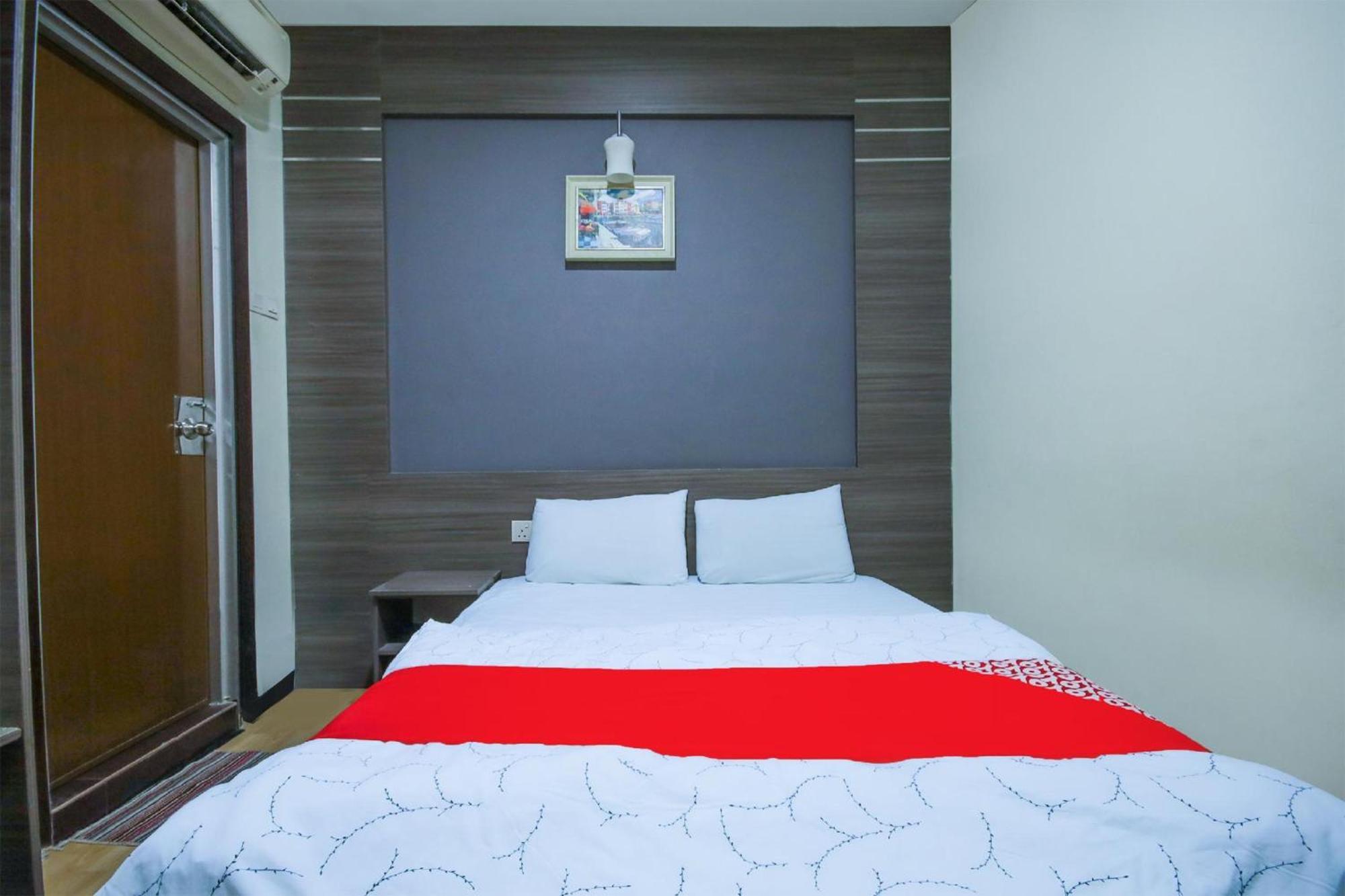 Capital O 812 Hotel Smc Seksyen 13 莎阿南 外观 照片