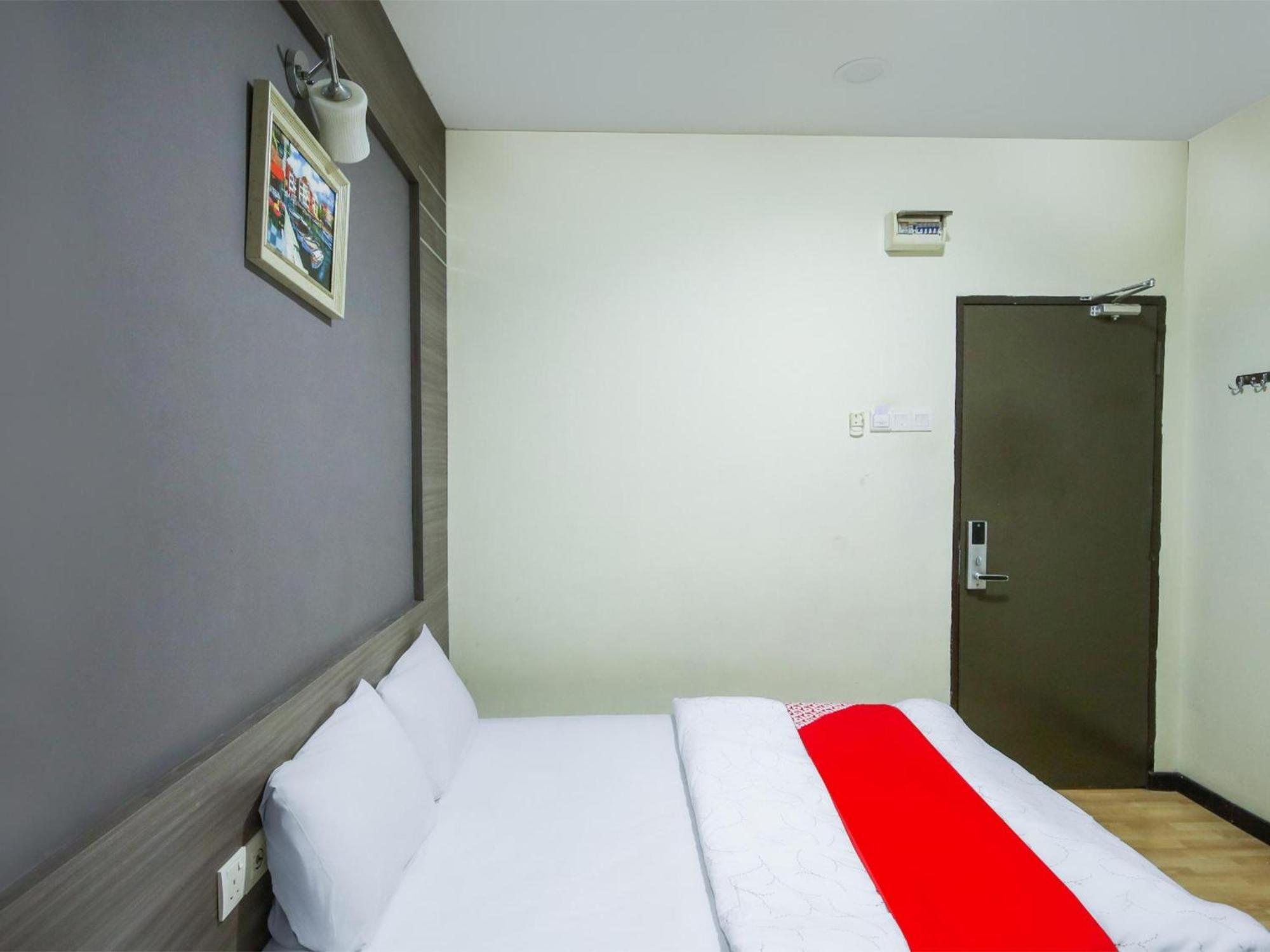 Capital O 812 Hotel Smc Seksyen 13 莎阿南 外观 照片