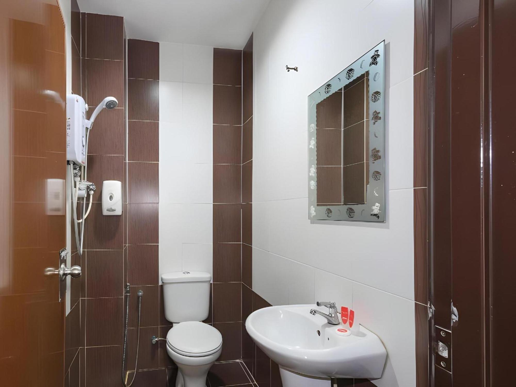 Capital O 812 Hotel Smc Seksyen 13 莎阿南 外观 照片