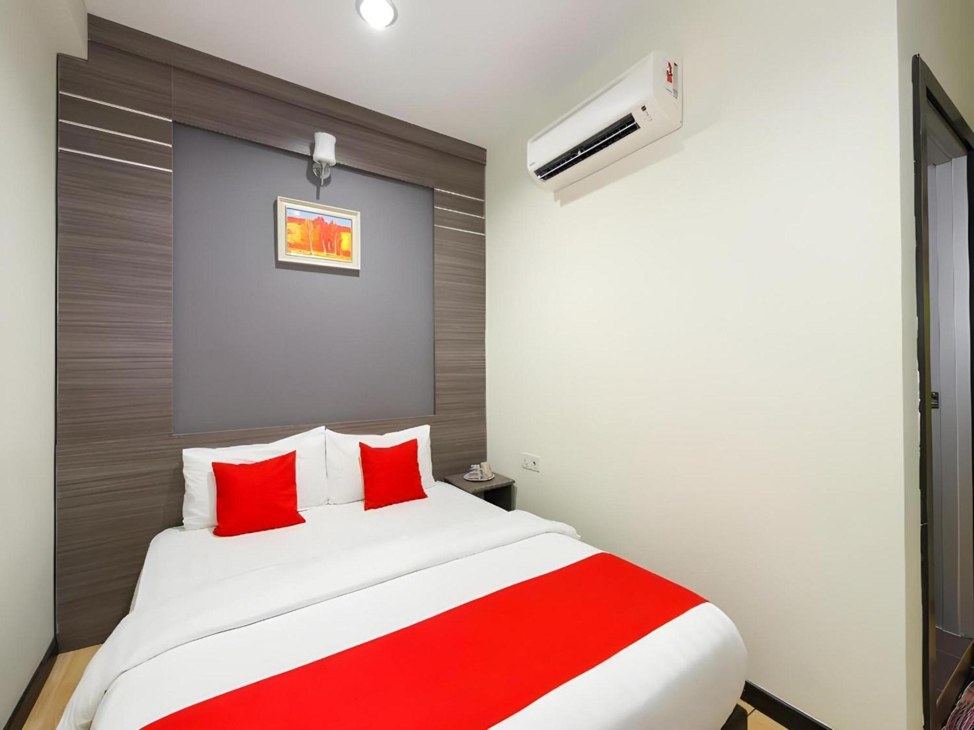 Capital O 812 Hotel Smc Seksyen 13 莎阿南 外观 照片
