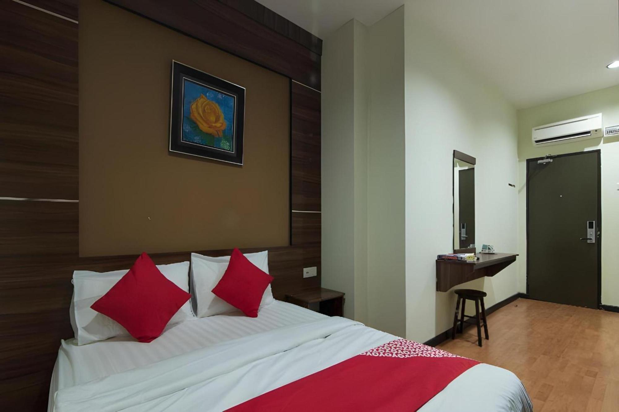 Capital O 812 Hotel Smc Seksyen 13 莎阿南 外观 照片