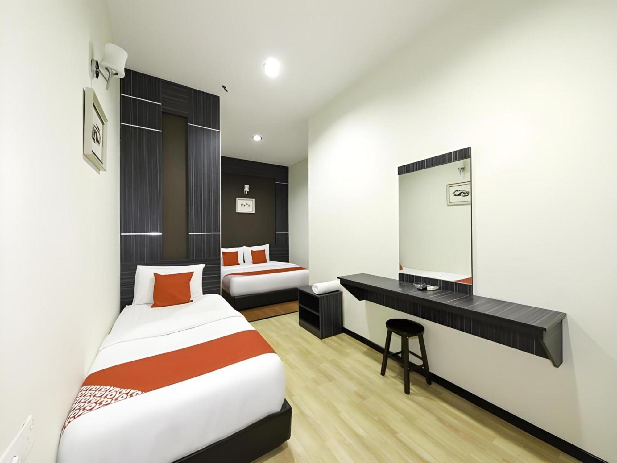 Capital O 812 Hotel Smc Seksyen 13 莎阿南 外观 照片