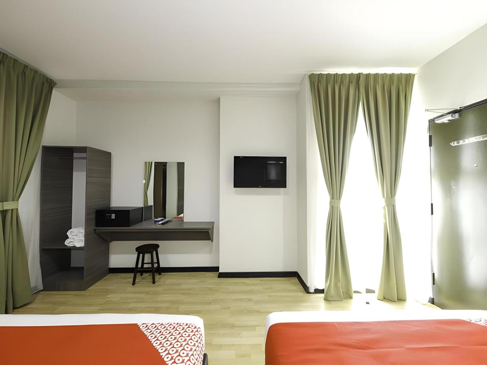 Capital O 812 Hotel Smc Seksyen 13 莎阿南 外观 照片