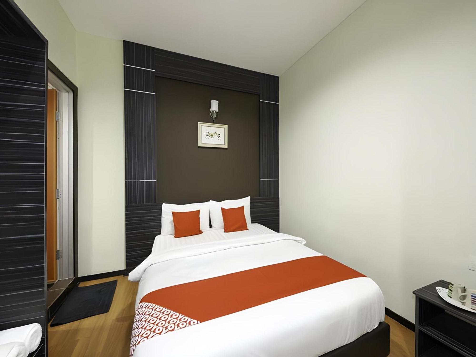 Capital O 812 Hotel Smc Seksyen 13 莎阿南 外观 照片