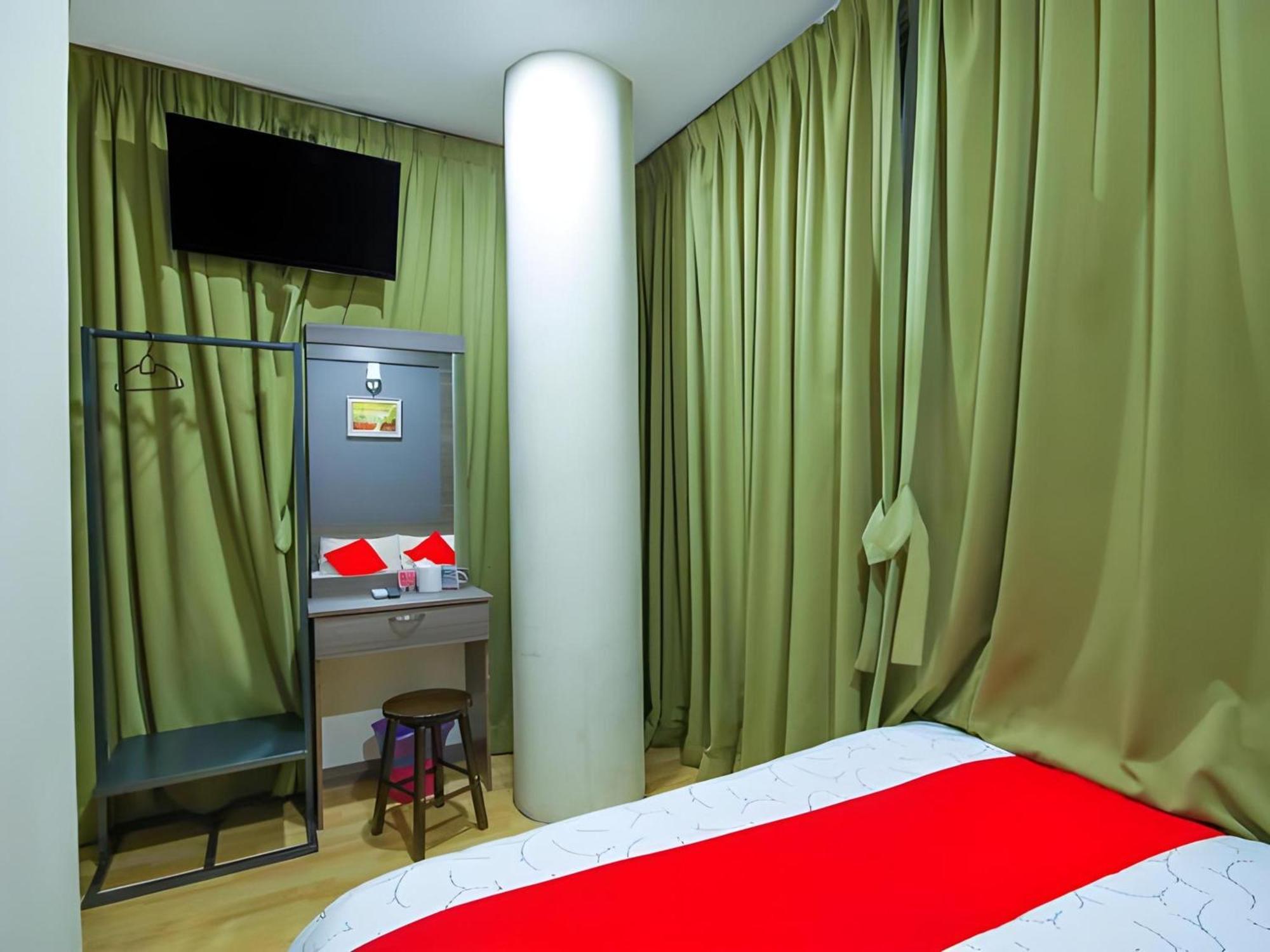 Capital O 812 Hotel Smc Seksyen 13 莎阿南 外观 照片