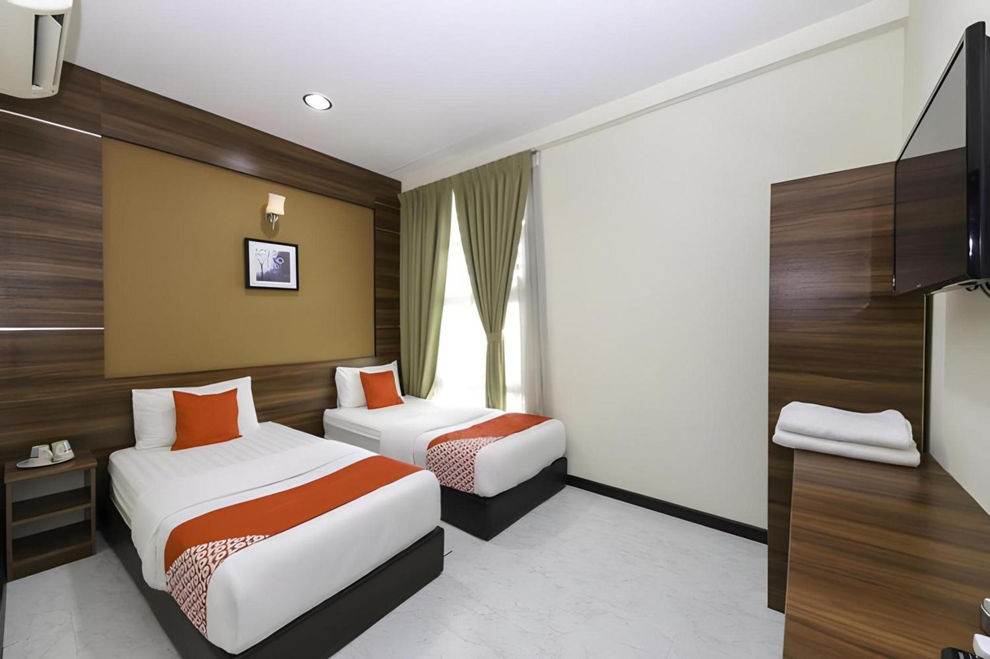 Capital O 812 Hotel Smc Seksyen 13 莎阿南 外观 照片