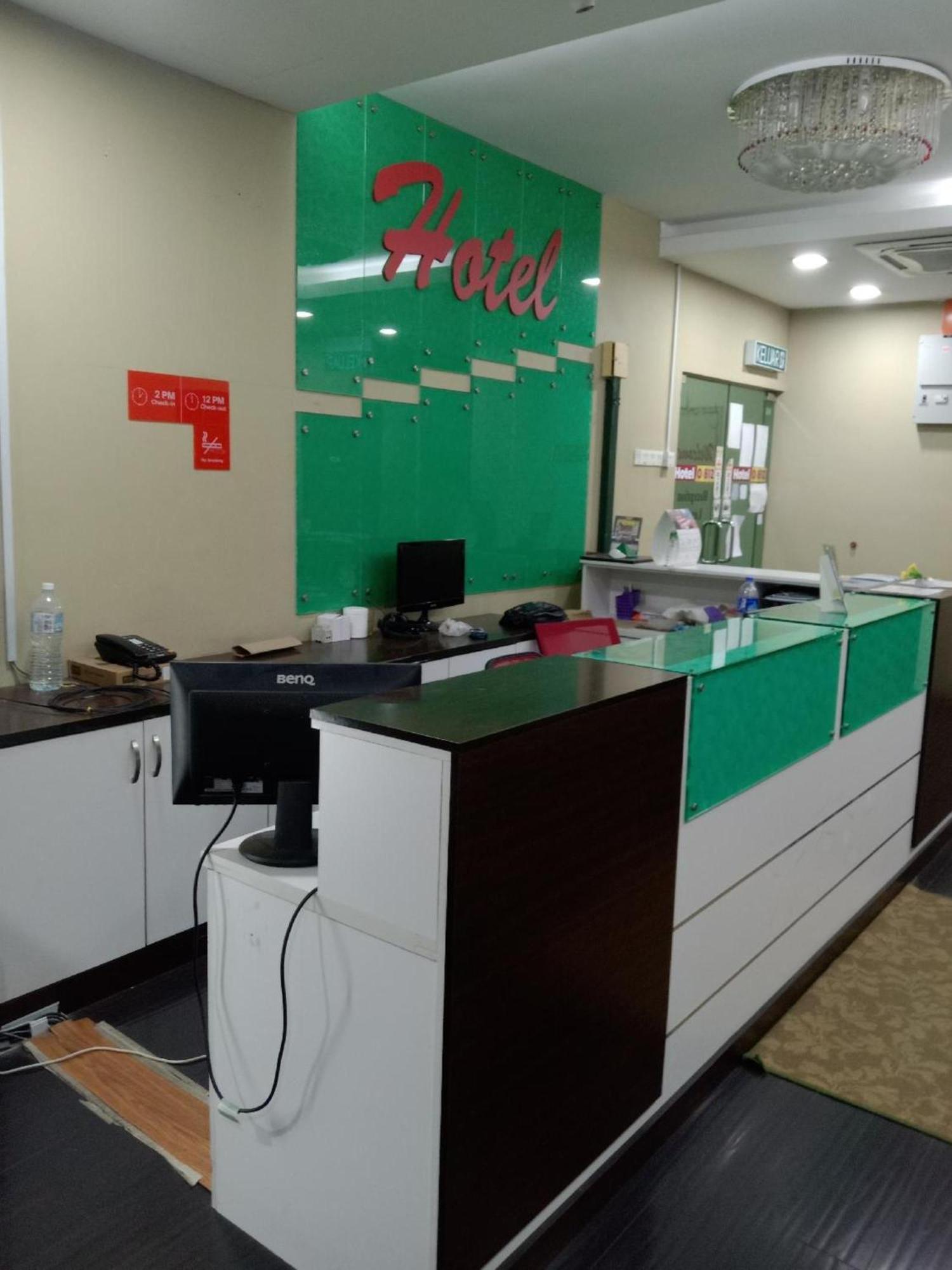 Capital O 812 Hotel Smc Seksyen 13 莎阿南 外观 照片