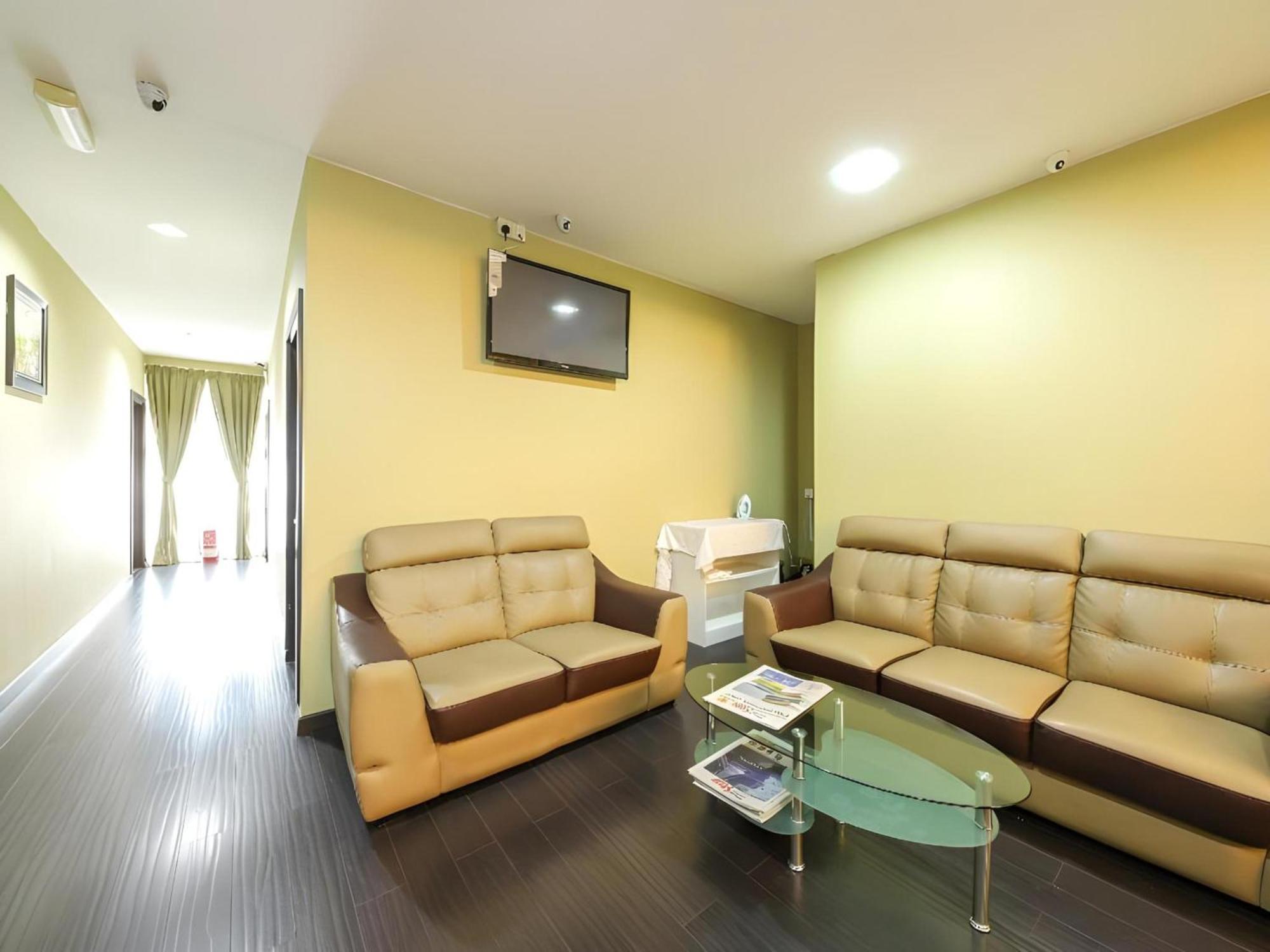 Capital O 812 Hotel Smc Seksyen 13 莎阿南 外观 照片